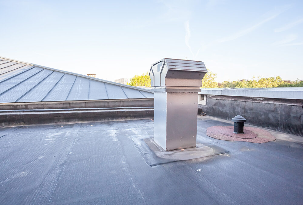The Roof Kings are committed to meeting your budget without sacrificing quality when it comes to securing your commercial structure’s roofing surface. We only use the highest quality material for our commercial roof installations. Whether you need to install an asphalt, rubber or modern flat roof, rely on us to get the job done professionally and in a timely, cost-effective manner.